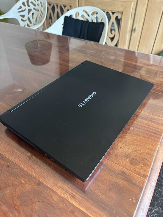 GIGABYTE - Ideal para jogar e/ou trabalhar