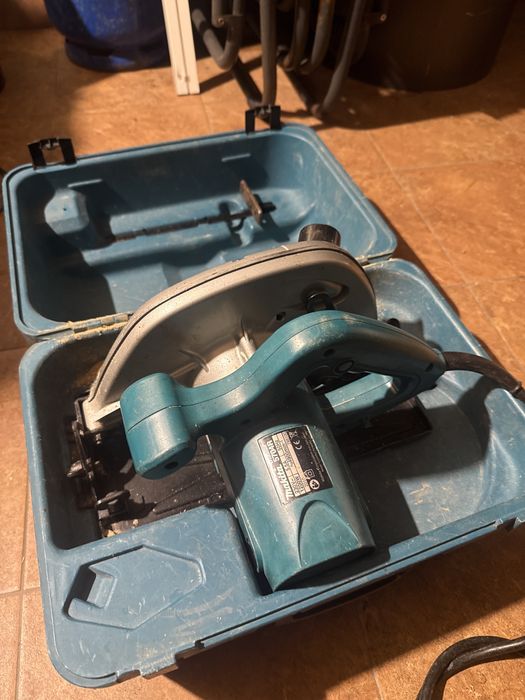 Pilarka makita  5704R