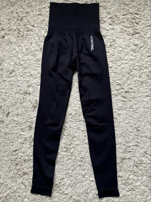 Nowe modelujące legginsy bezszwowe black push up strong point XS/S