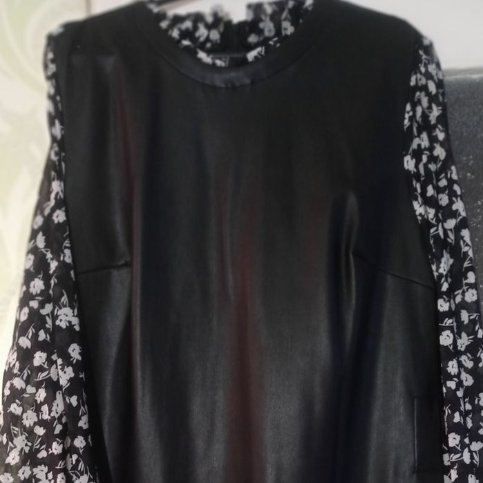 Сучасна сукня "під шкіру"