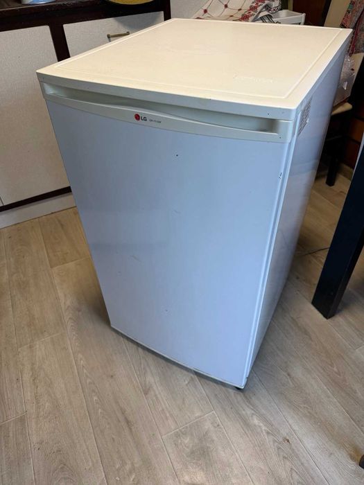 Продам невеликий холодильник "LG"