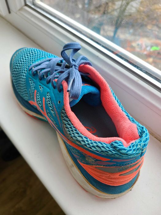 Asics кросівки жіночі