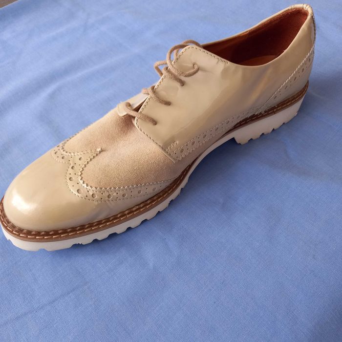 Damskie półbuty SOLO FEMME w rozmiarze 39.