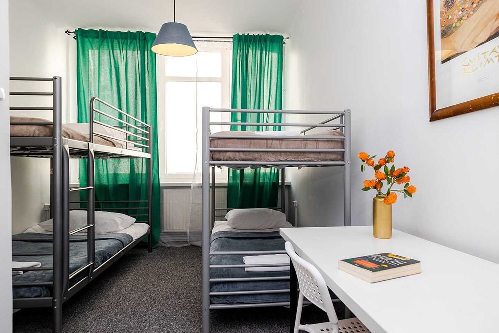 Ми подаруємо Вам спокійне життя безкоштовно у Варшаві – столиці Польщі