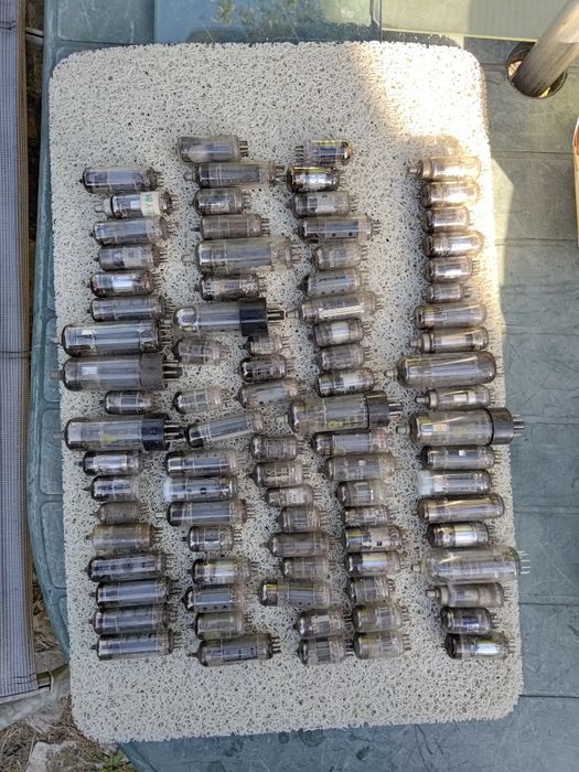 87 starych lamp, w tym radzieckie