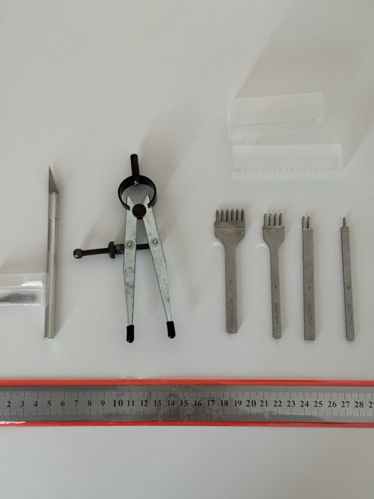 Пробійники, кронциркуль, ніж, інструменти для шкіри