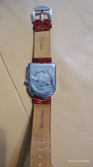 Часы  Cartier.новые.