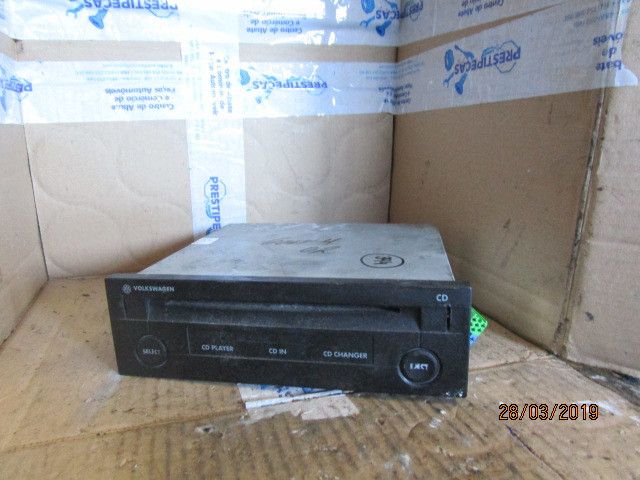 Rádio / auto-rádio VOLKSWAGEN Golf IV (1J1)