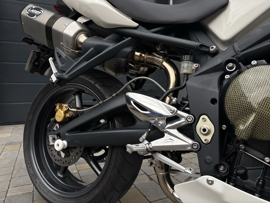 Продам мотоцикл Triumph street triple 675