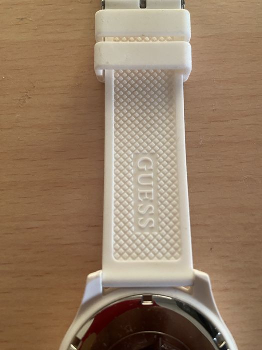 Relógio Guess com caixa