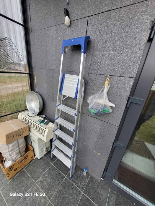 Продам лестницу стремянку 1.5 м