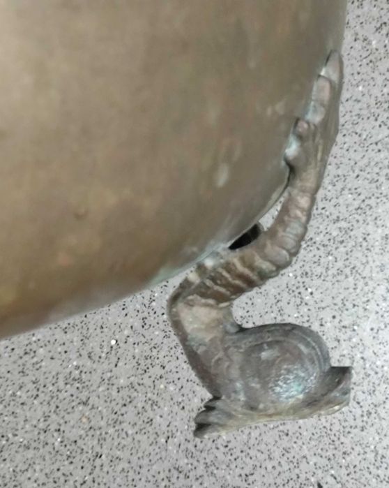Floreira antiga em latão