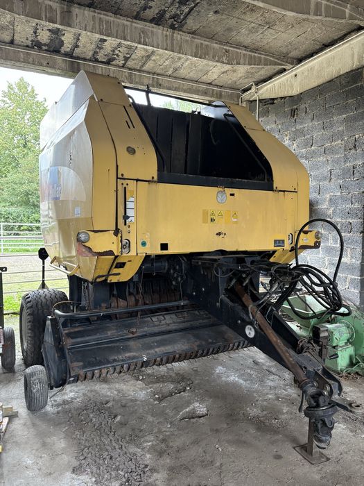 Prasa New Holland BR 750 A