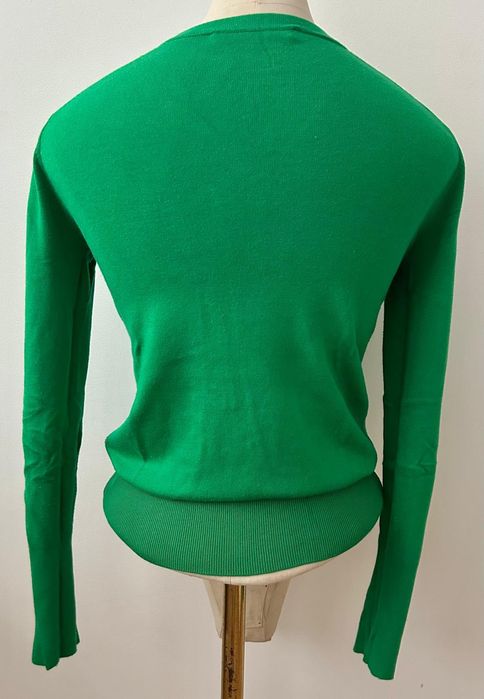 Camisola verde com botões dourados Zara