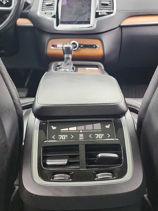 Volvo XC90      2015