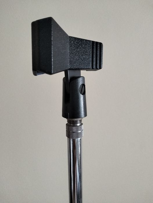 Tripé de mesa para microfone.