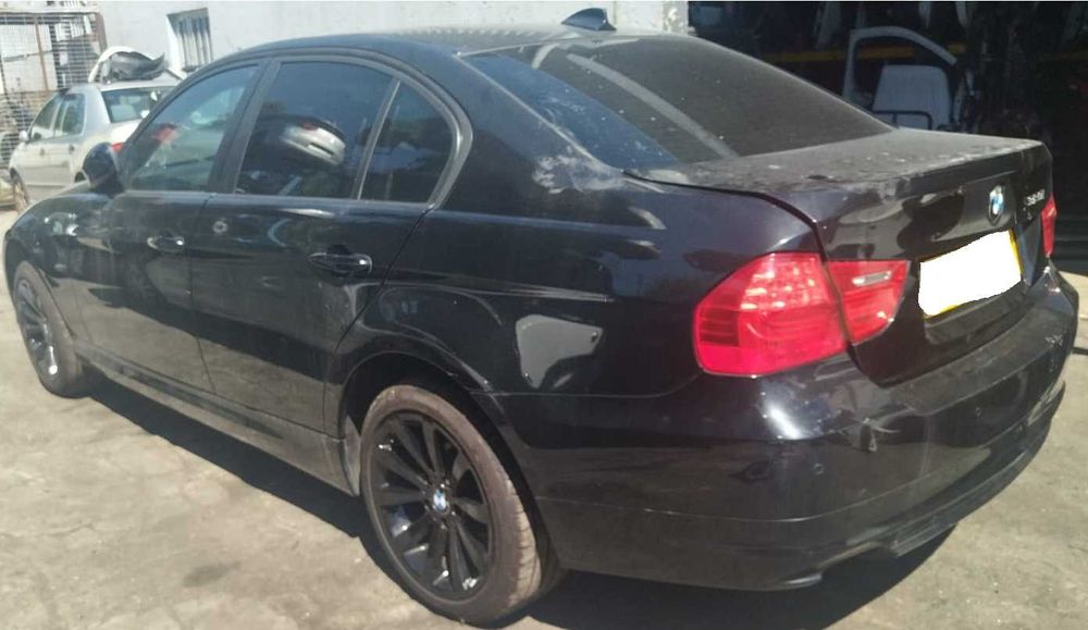 BMW E90 LCI 320 i 2011 | PARA PEÇAS |