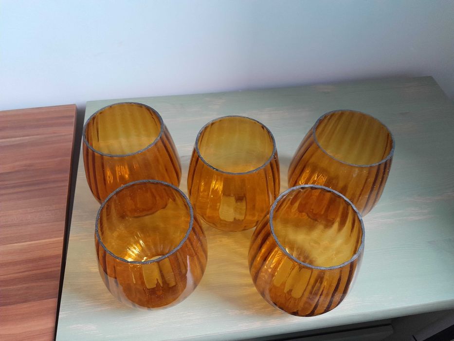 Klosze pięć sztuk. Pięknie oświetlają.