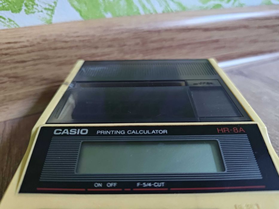 Stary kalkulator Casio HR-8A