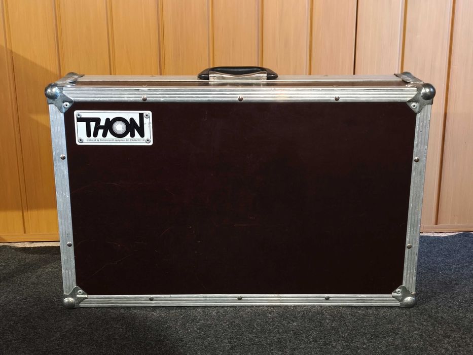 Boss GT-100 + Flight Case + Transformador + Pack de Timbres