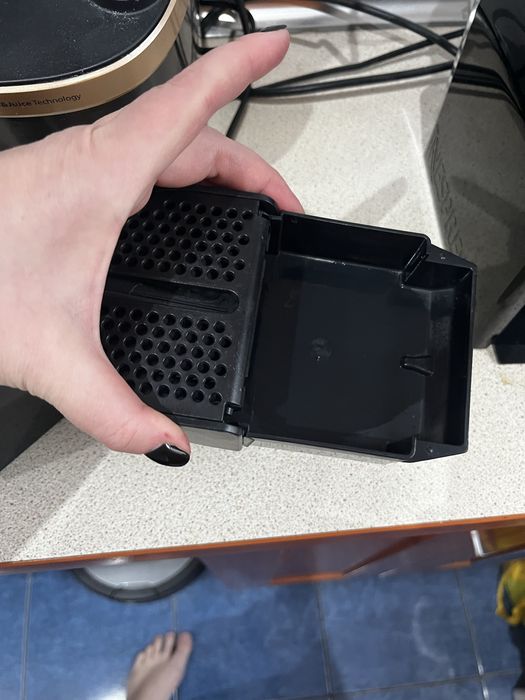 DELONGHI  Ekspres do kawy na kapsułki   Nespresso Inissia