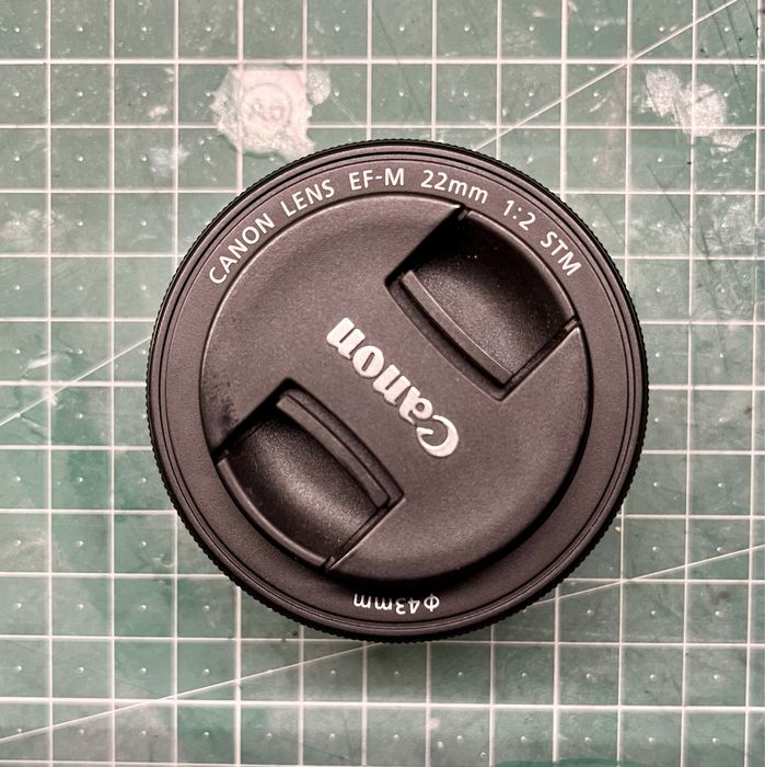 Canon EOS M + Macro lens + Flash + Bag