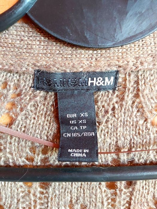 Kawowa narzutka H&M r. XS ze złotą nitką