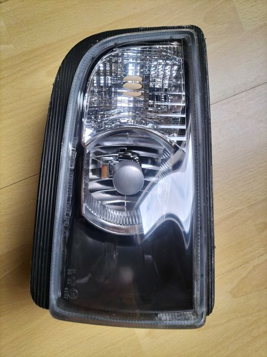 Isuzu D Max halogen prawy