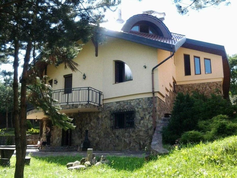 Ексклюзивний дизайнерський будинок в Брюховичах , Львівської області.