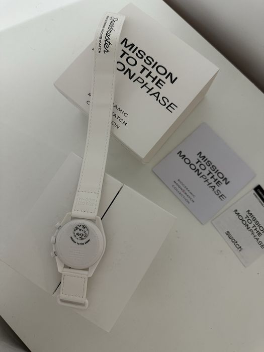 Omega x Swatch Mission To The MoonPhase Snoopy Branco