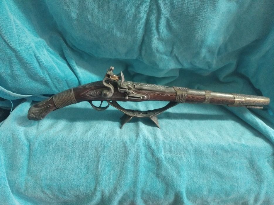 Magnífica Pistola Naponeolica (Réplica) com Suporte de Exposição