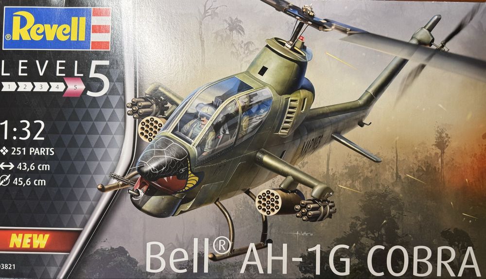 Збірна пластикова модель 1/32 гелікоптер AH-1G Cobra Revell 03821
