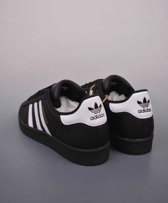 Lato Superstar foundation Black 40