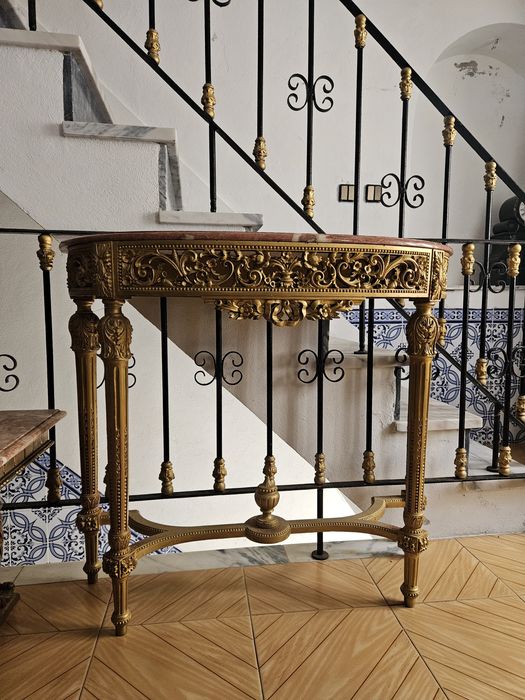 Conjunto mesa de centro, credenza e espelho