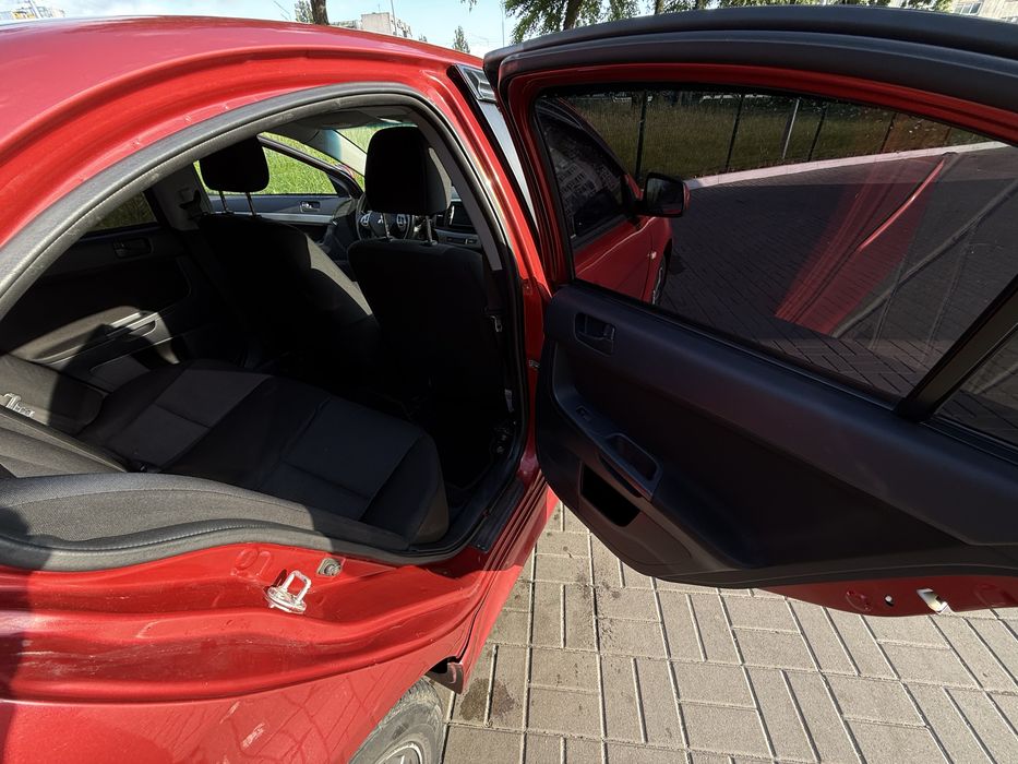 Lancer 10 2011 2.0 автомат / газ