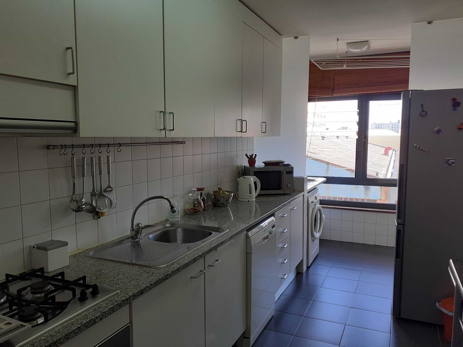 Vende-se T2  lugar de garagem e arrumos Matosinhos