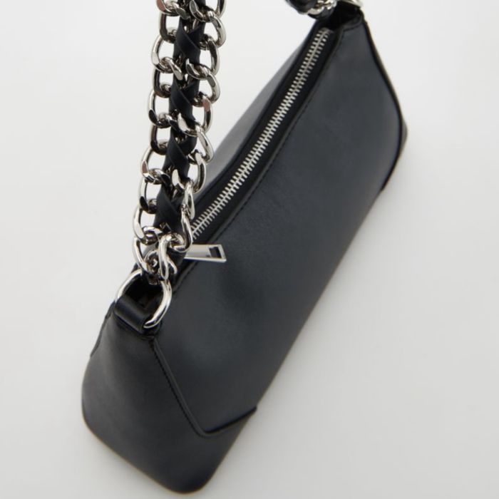 Чорна сумка Reserved у стилі y2k