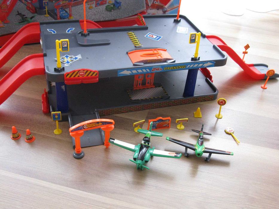Disney Planes, Samoloty - garaż, lotnisko