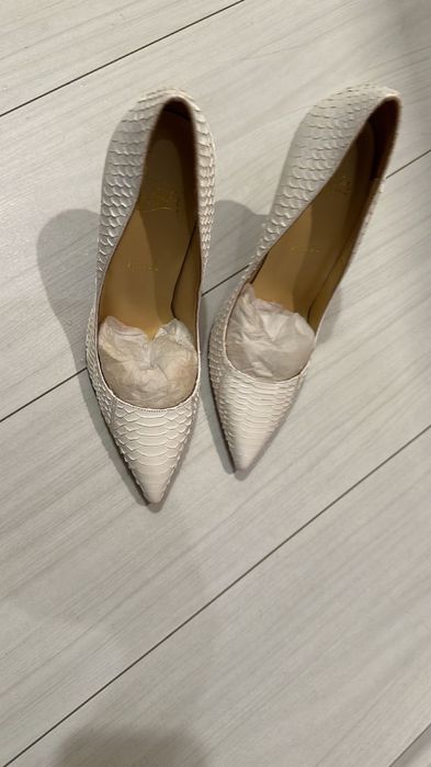 Продам лабутен новые 39 размер