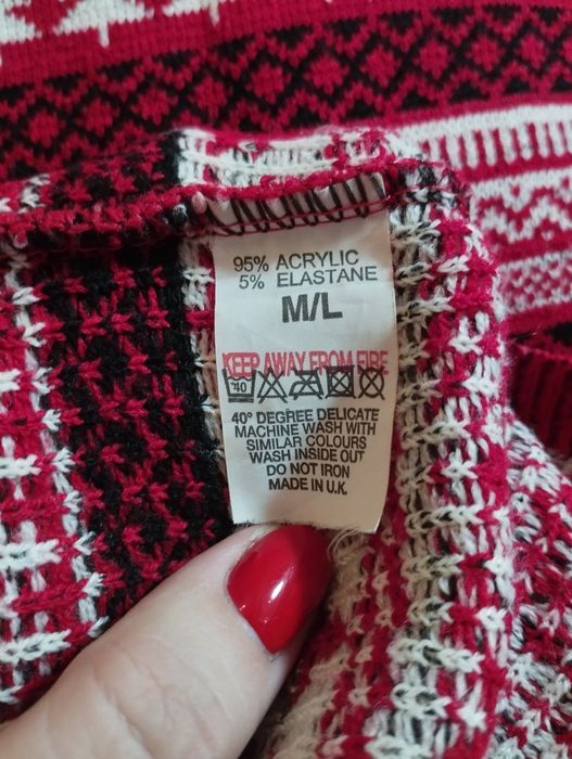 Светр з новорічним орнаментом