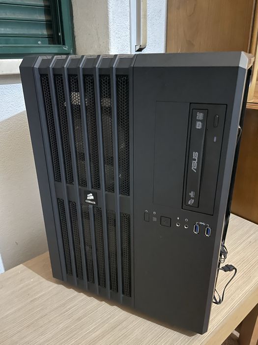 Corsair Air540 Case + Corsair Water Cooler + 3 Corsair Fans64751238310402121