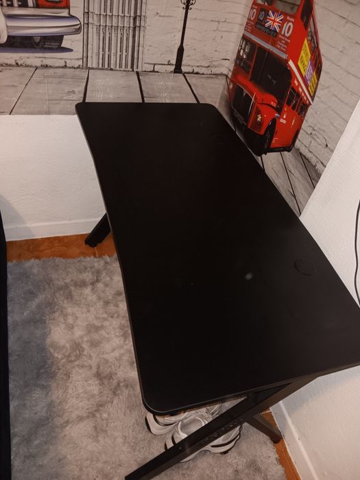 Mesa gamer com usb e luzes