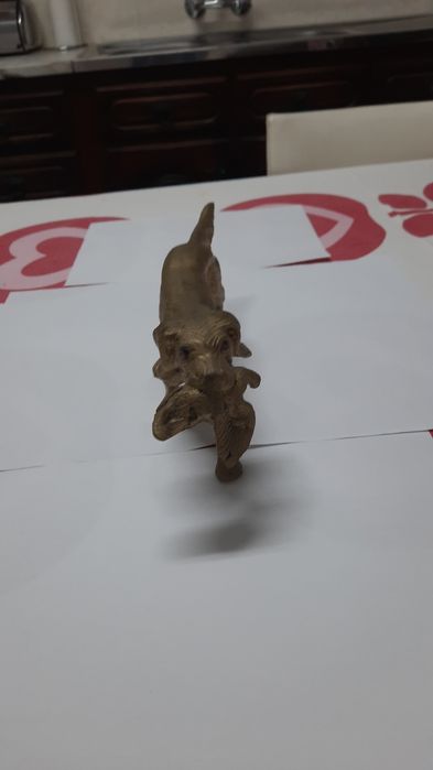 Cão de caça escultura em latão em muito bom estado