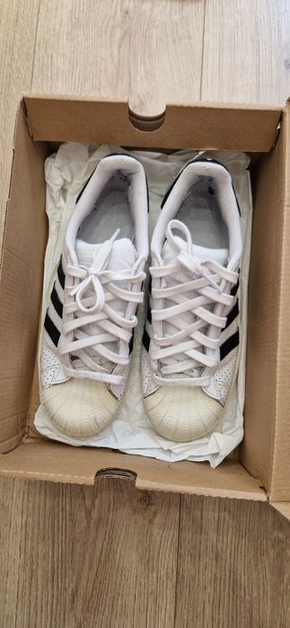 Używane Superstar Adidas rozmiar 39 1/3.