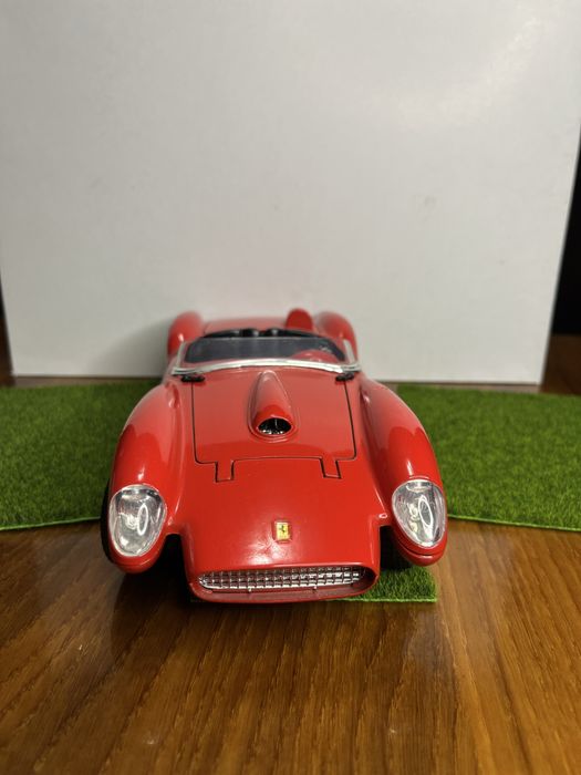 Ferrari Testarossa 1:18 Burago