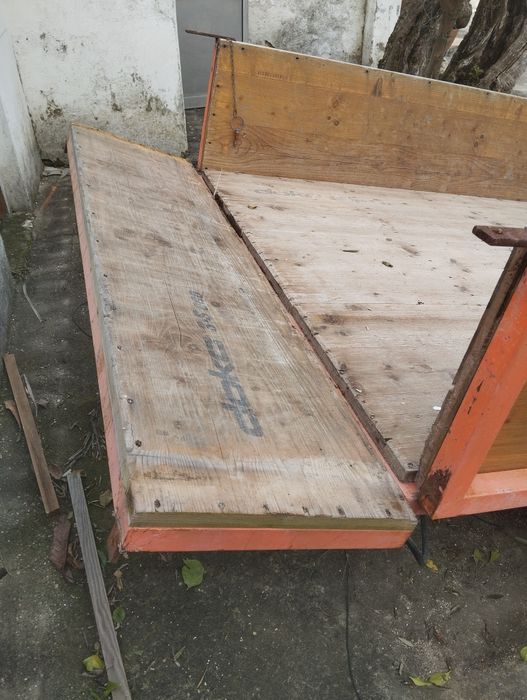 Reboque com báscula