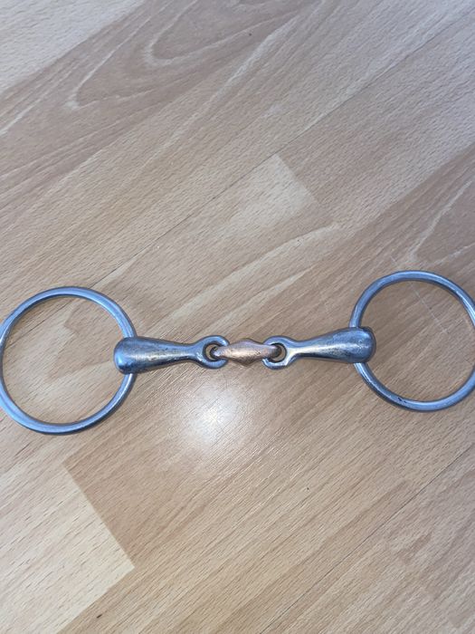Wędzidlo podwójnie łamane pełne