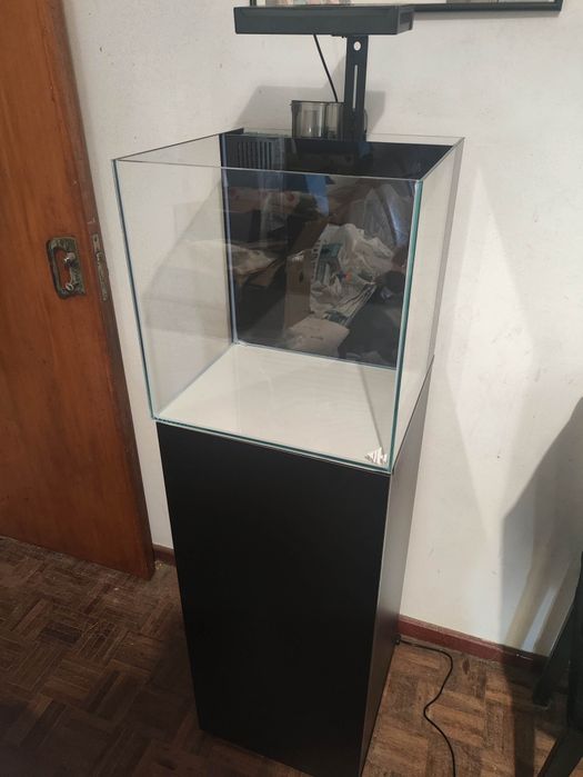Aquário marinho -  Cubo de 40cm + móvel