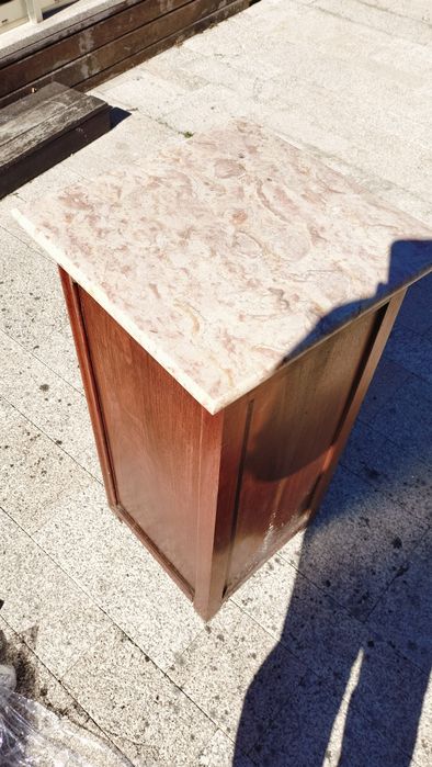 Mesinha de cabeceira antiga