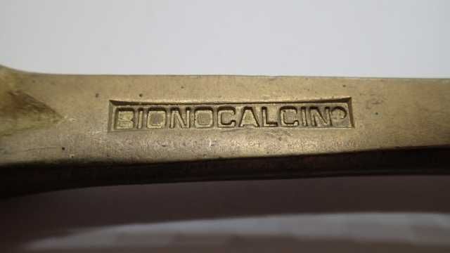 Pisa papeis em Bronze